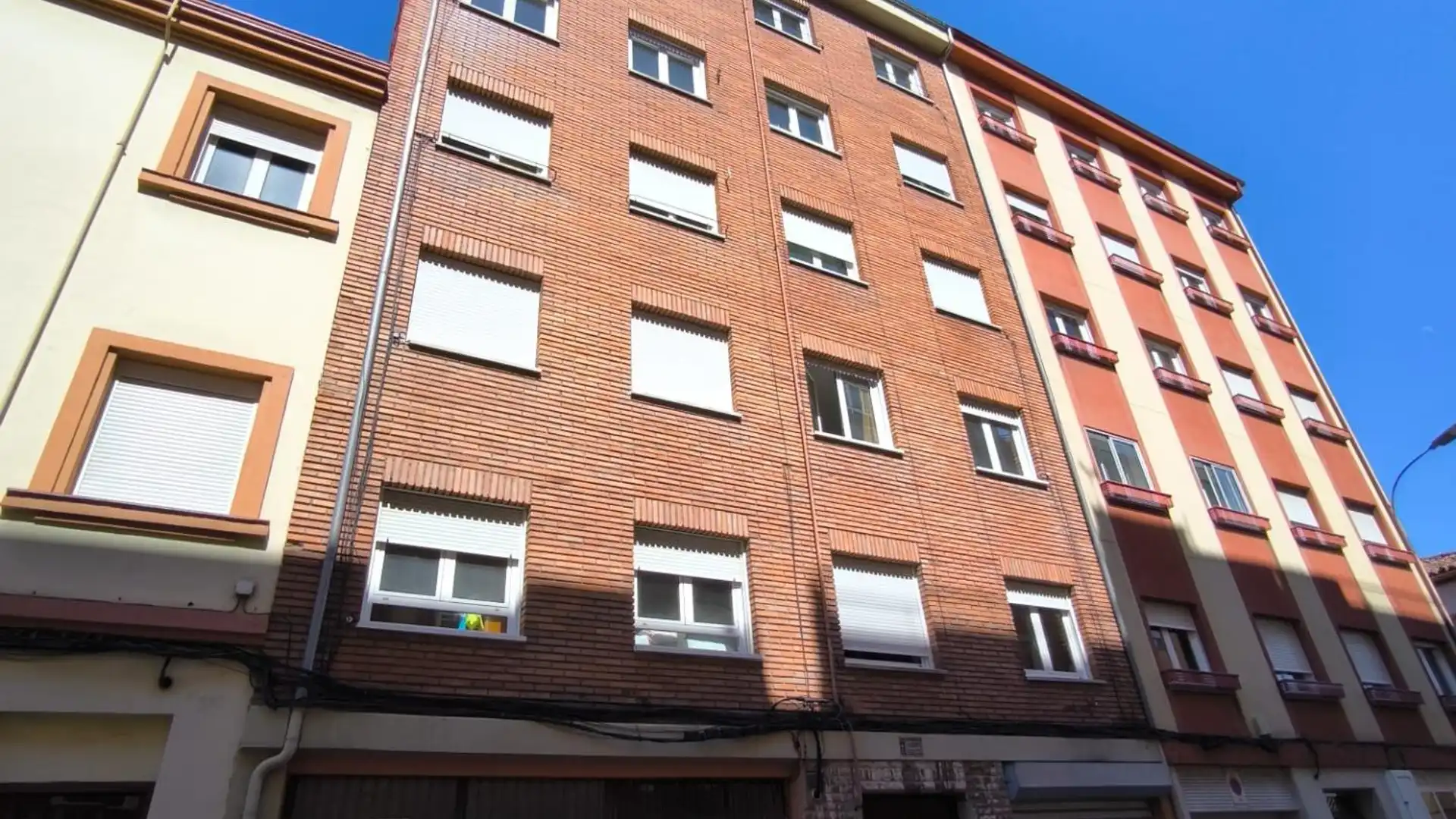 Vista exterior de Piso en venta en León Capital 