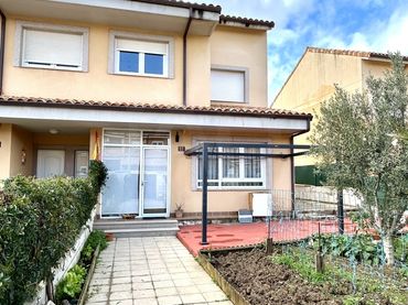 Doppelhaushälfte mit Pool zum Verkauf in Valverde de la Virgen