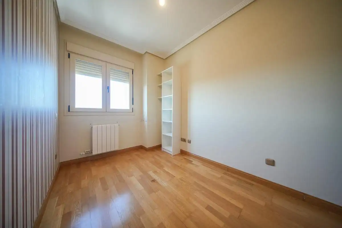 Bedroom of Flat for rent in Madrid  with Air Conditioner, Heating and Terrace