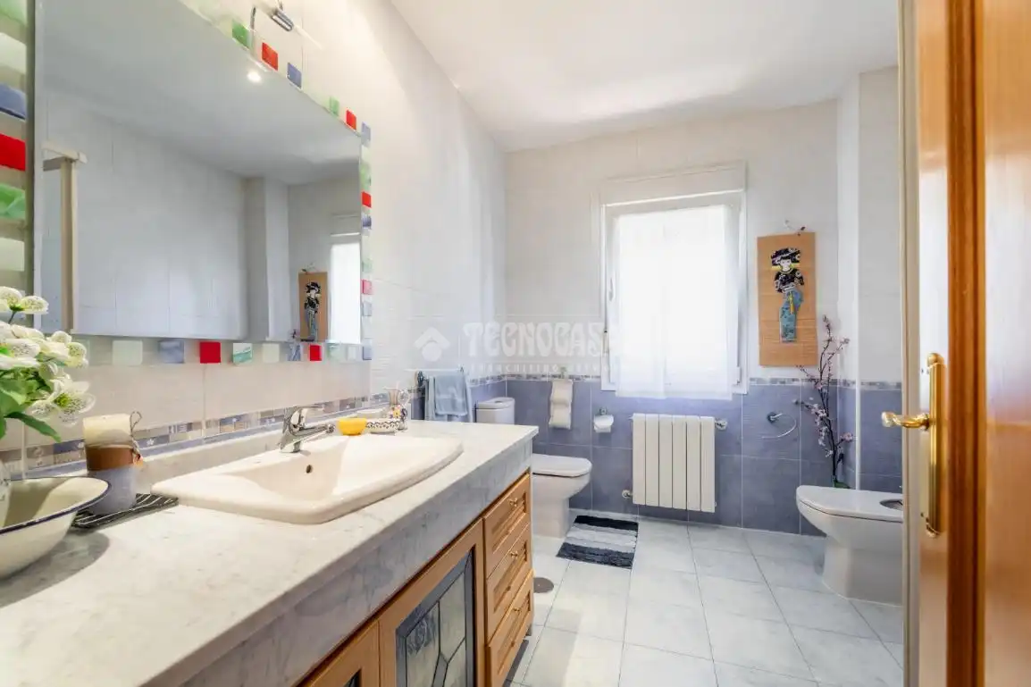 Baño de Casa adosada en venta en Torrelodones con Calefacción, Jardín privado y Terraza
