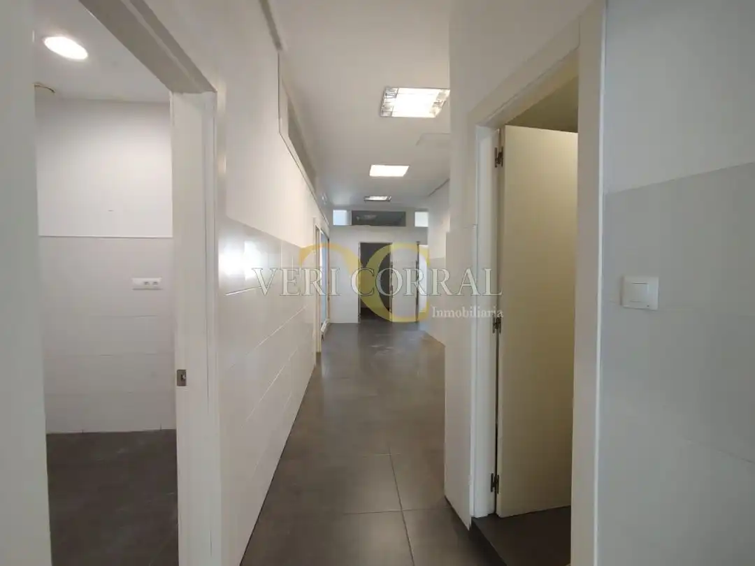 Locale commerciale in vendita a Avenida Fernández Balsera, imagen 5