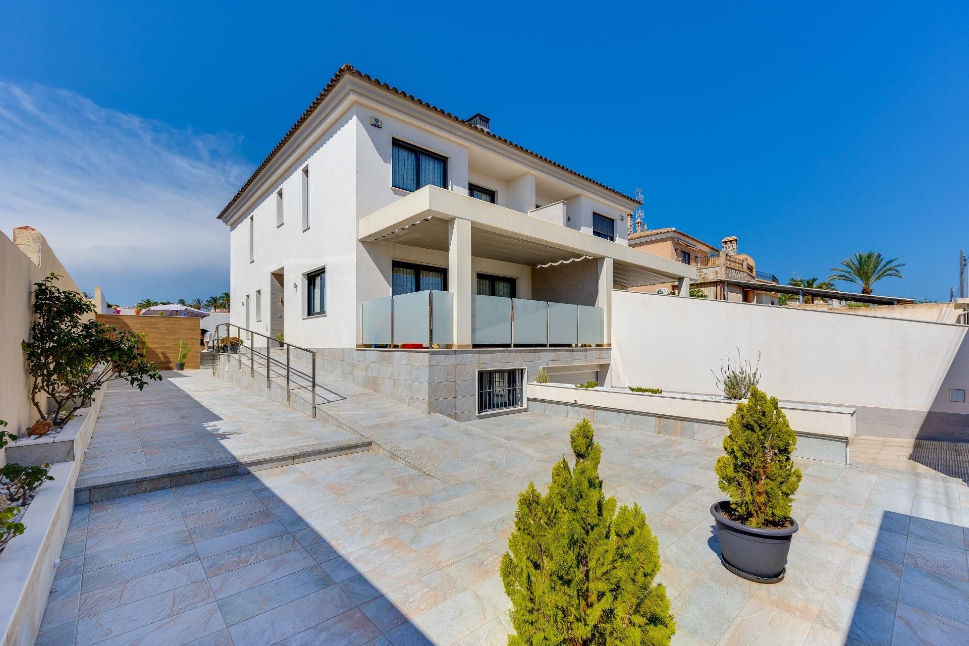 Exterior view of House or chalet for sale in Torrevieja  with Private garden and Community pool