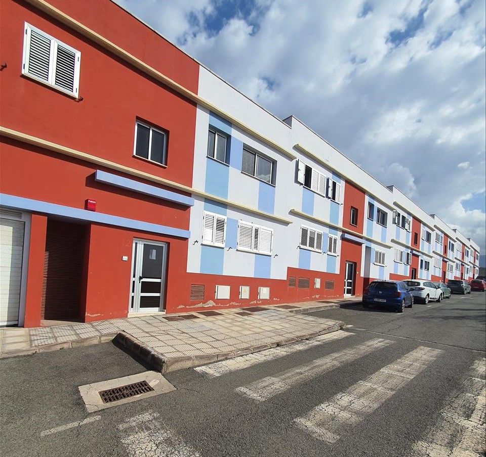 Vista exterior de Garatge en venda en Gáldar
