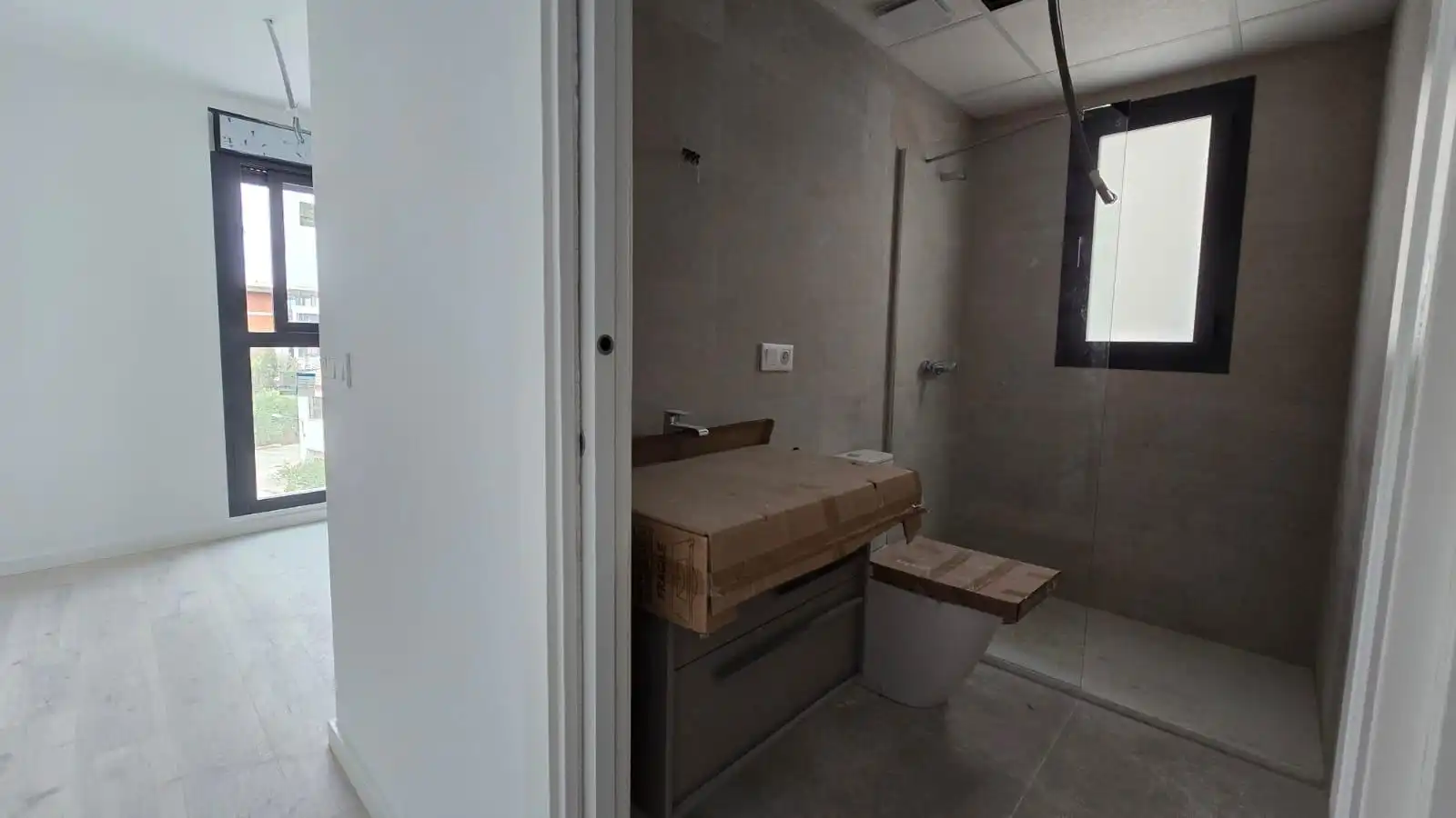 Bany de Pis en venda en Sant Joan d'Alacant amb Parquet, Terrassa i Piscina comunitària