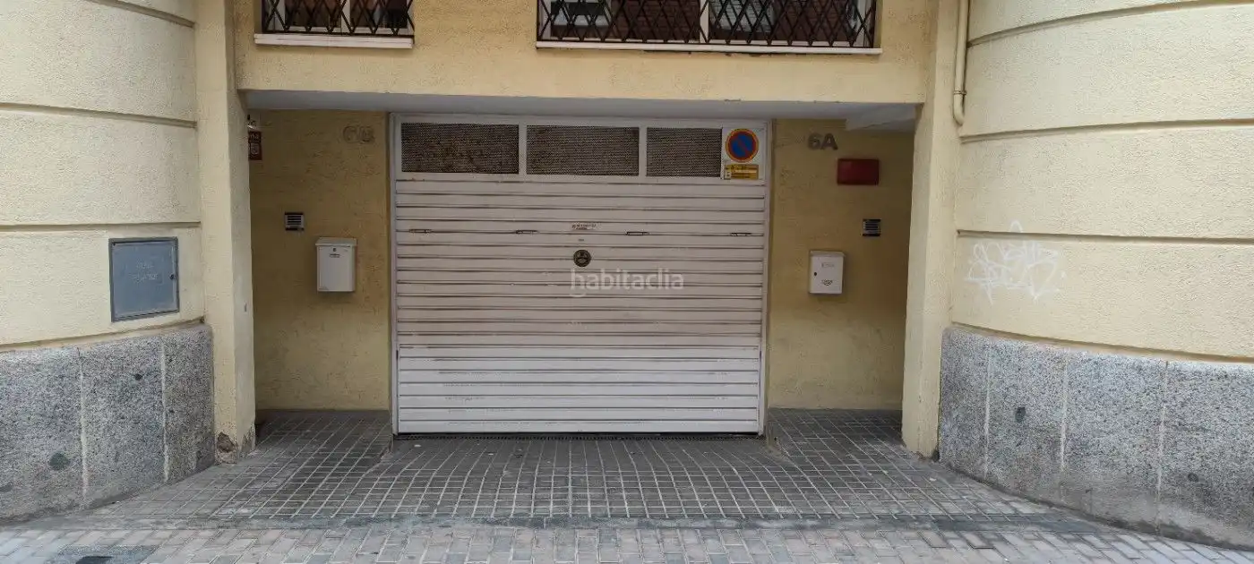 Moto en alquiler en Carrer de la Marina 6