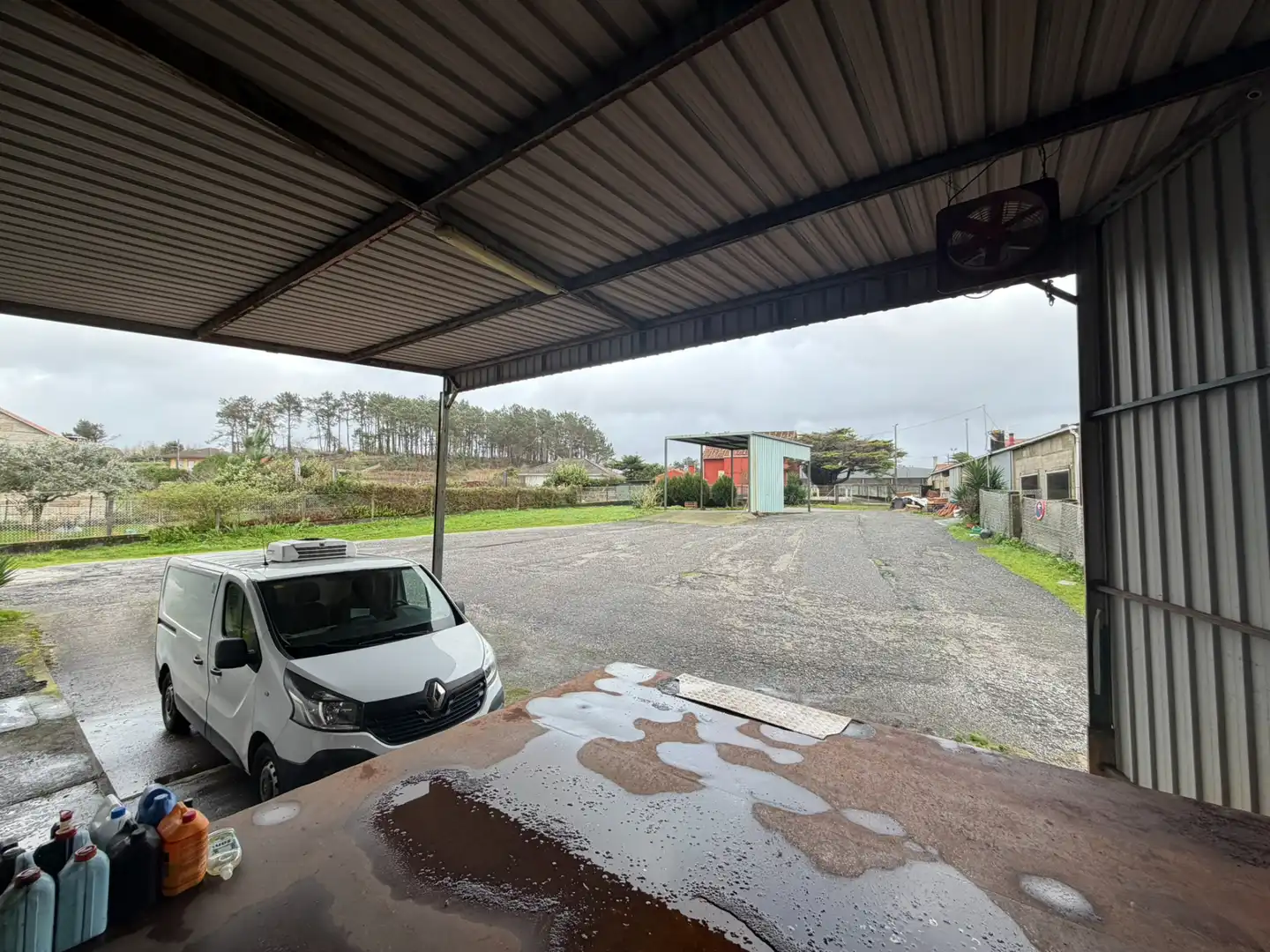 Parkplatz von Fabrikhallen zur Miete in Rianxo
