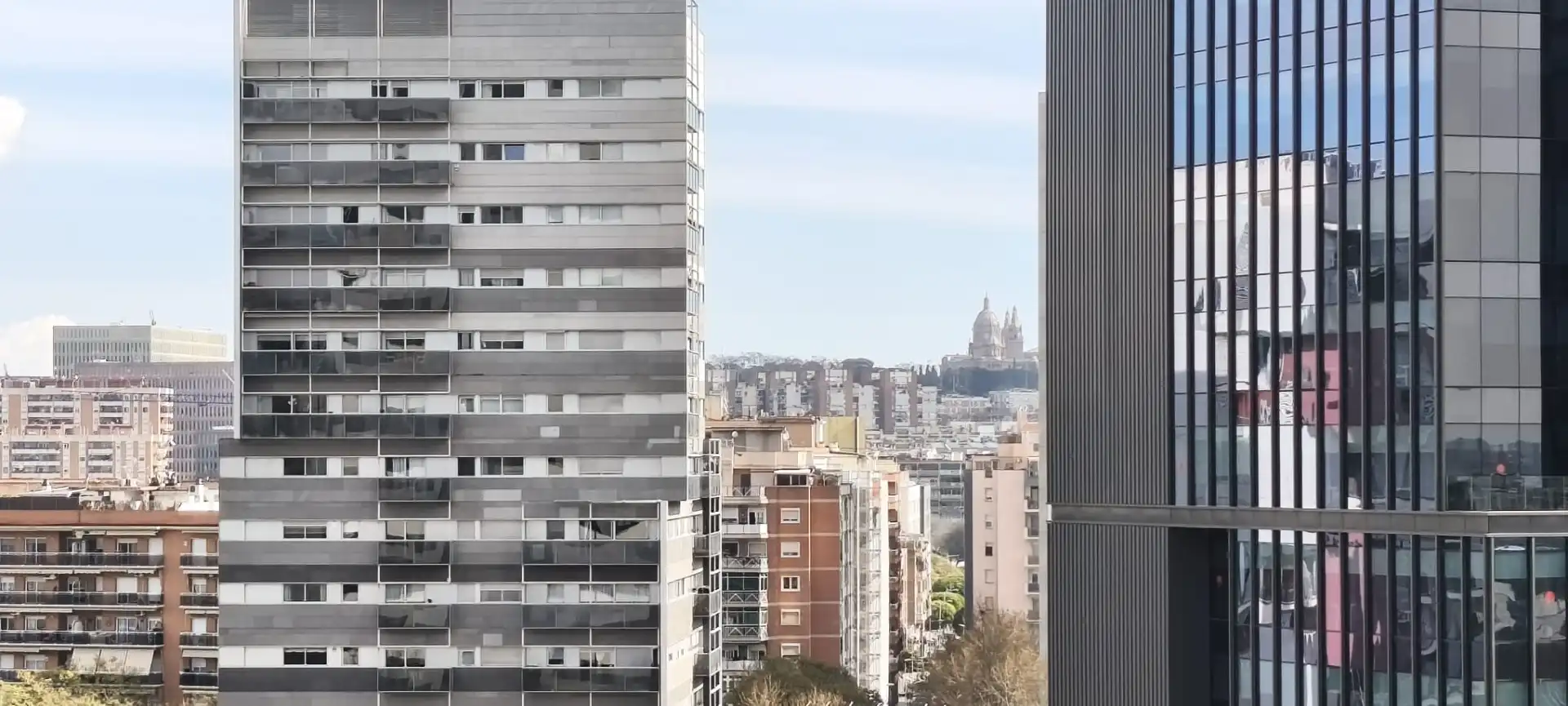 Außenansicht von Wohnung zum Verkauf in L'Hospitalet de Llobregat mit Klimaanlage, Heizung und Parkett
