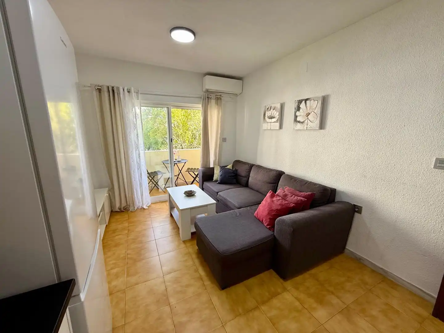 Wohnzimmer von Wohnungen zur Miete in Torrevieja mit Privatgarten, Terrasse und Möbliert