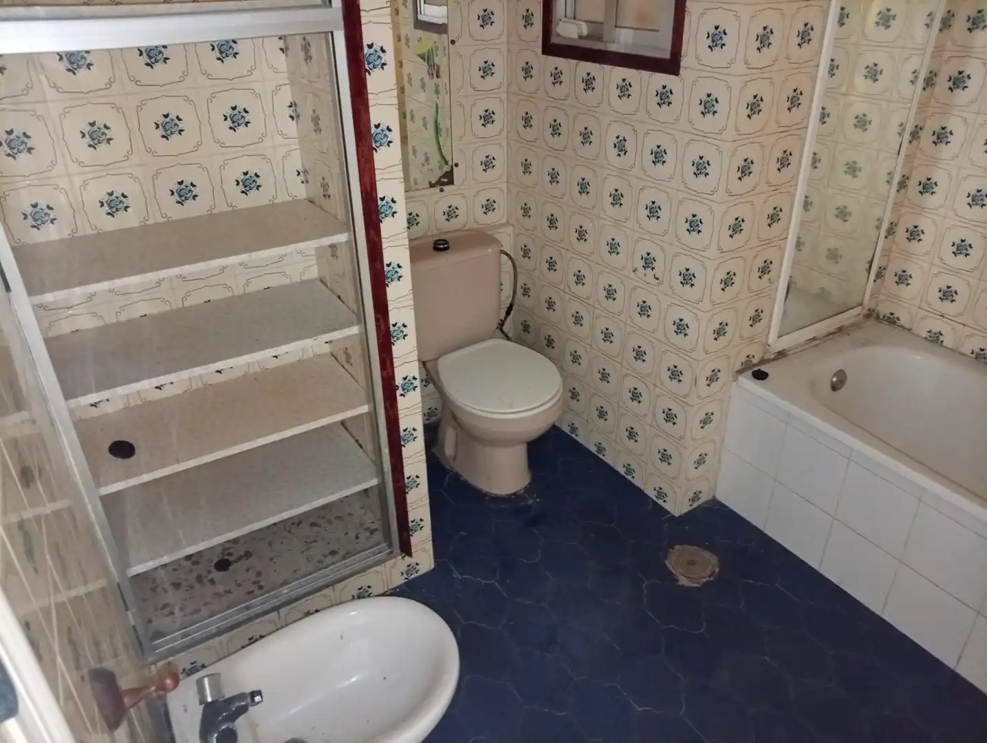 Baño de Piso en venta en La Línea de la Concepción