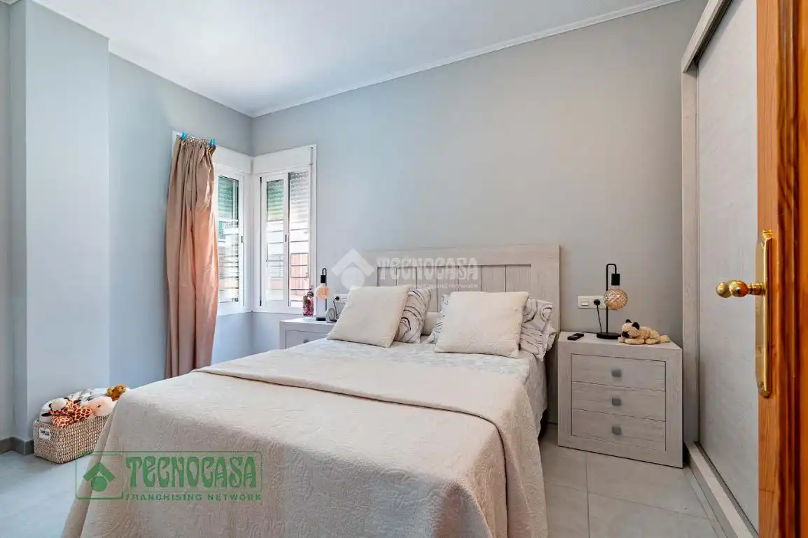 Habitación de Piso en venta en Roquetas de Mar con Jardín privado, Terraza y Balcón