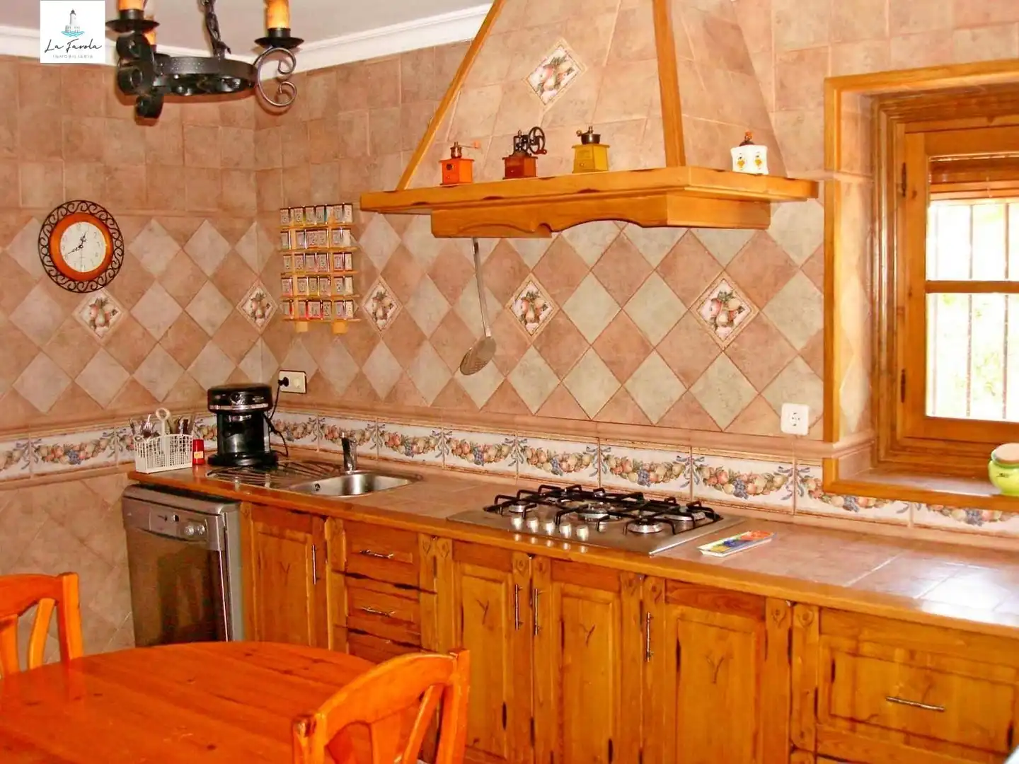 Cuina de Casa o xalet en venda en Villanueva del Trabuco amb Jardí privat, Traster i Moblat