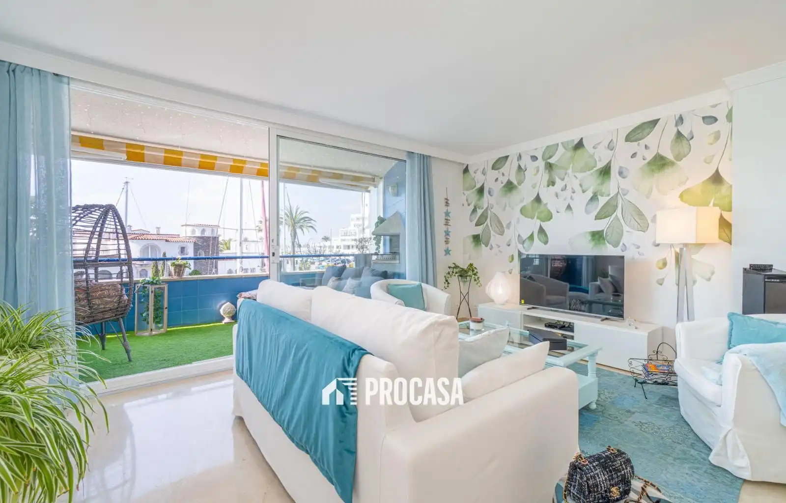 Wohnzimmer von Wohnung zum Verkauf in Empuriabrava mit Klimaanlage, Heizung und Terrasse