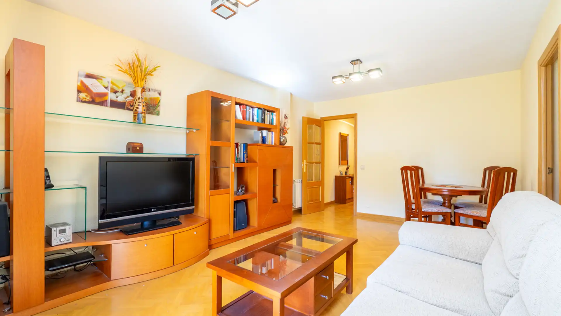 Sala de estar de Piso en venta en Móstoles con Calefacción, Terraza y Piscina comunitaria