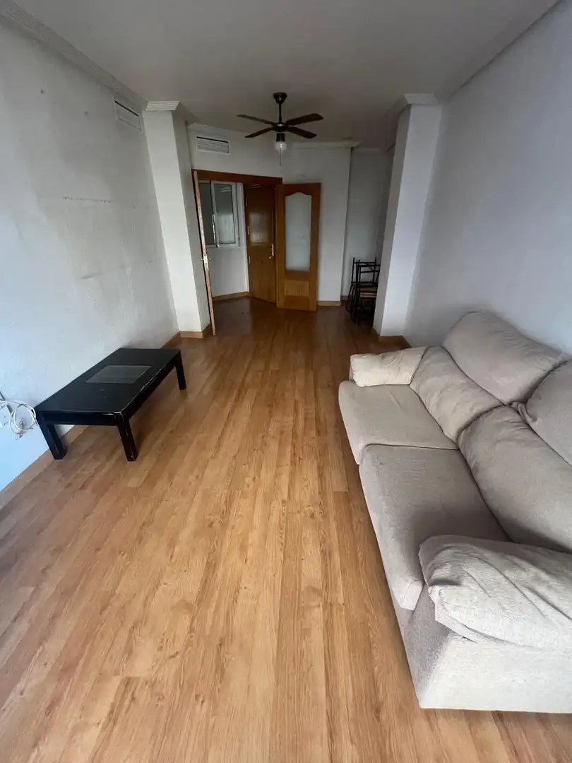Sala d'estar de Pis en venda en Murcia amb Traster i Balcó