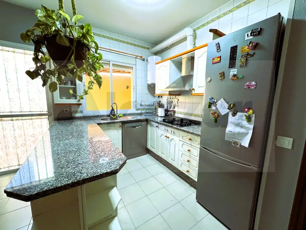 Cocina de Casa adosada en venta en Mairena del Alcor con Aire acondicionado y Terraza