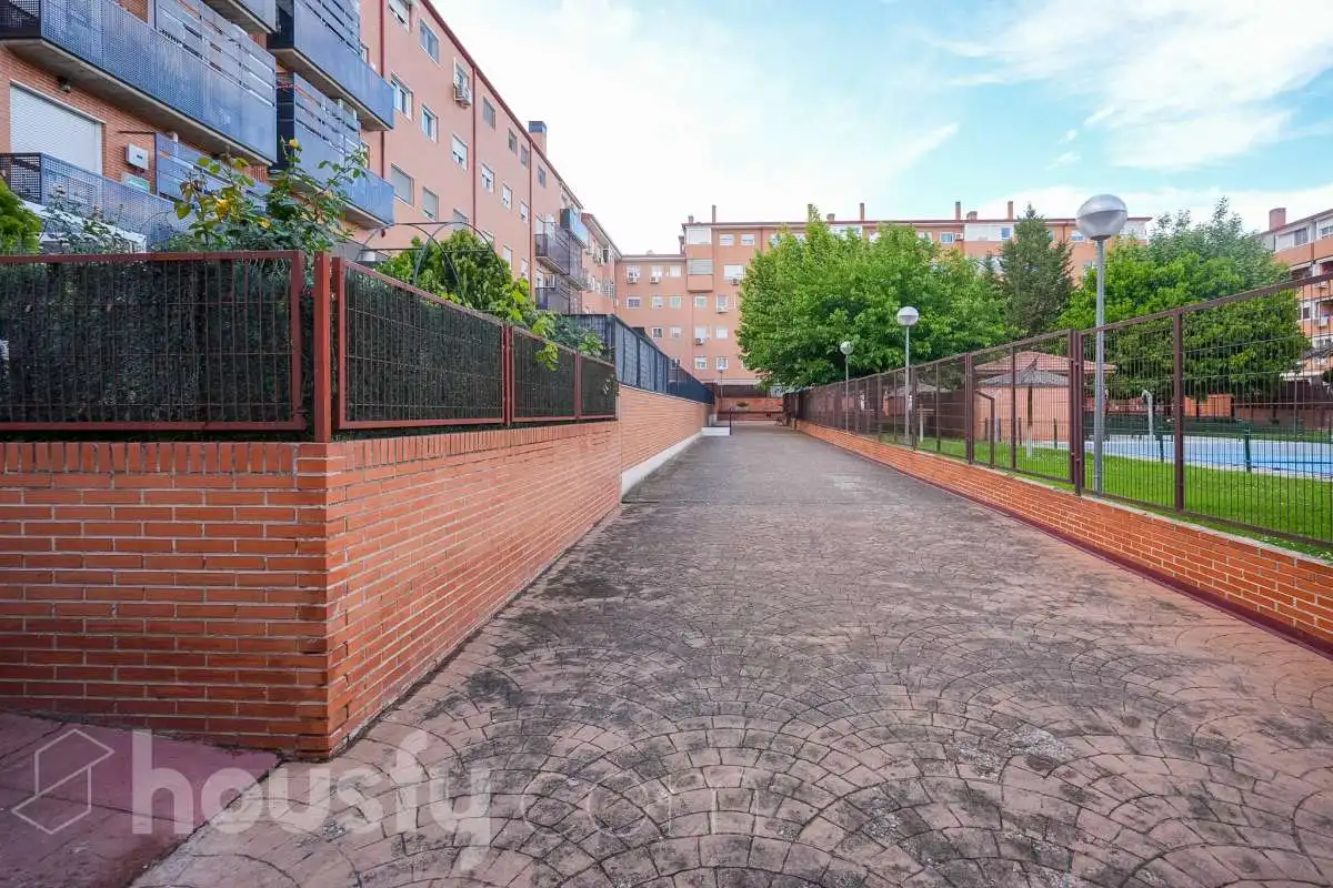 Exterior view of Flat for sale in Torrejón de Ardoz  with Air Conditioner, Heating and Storage room