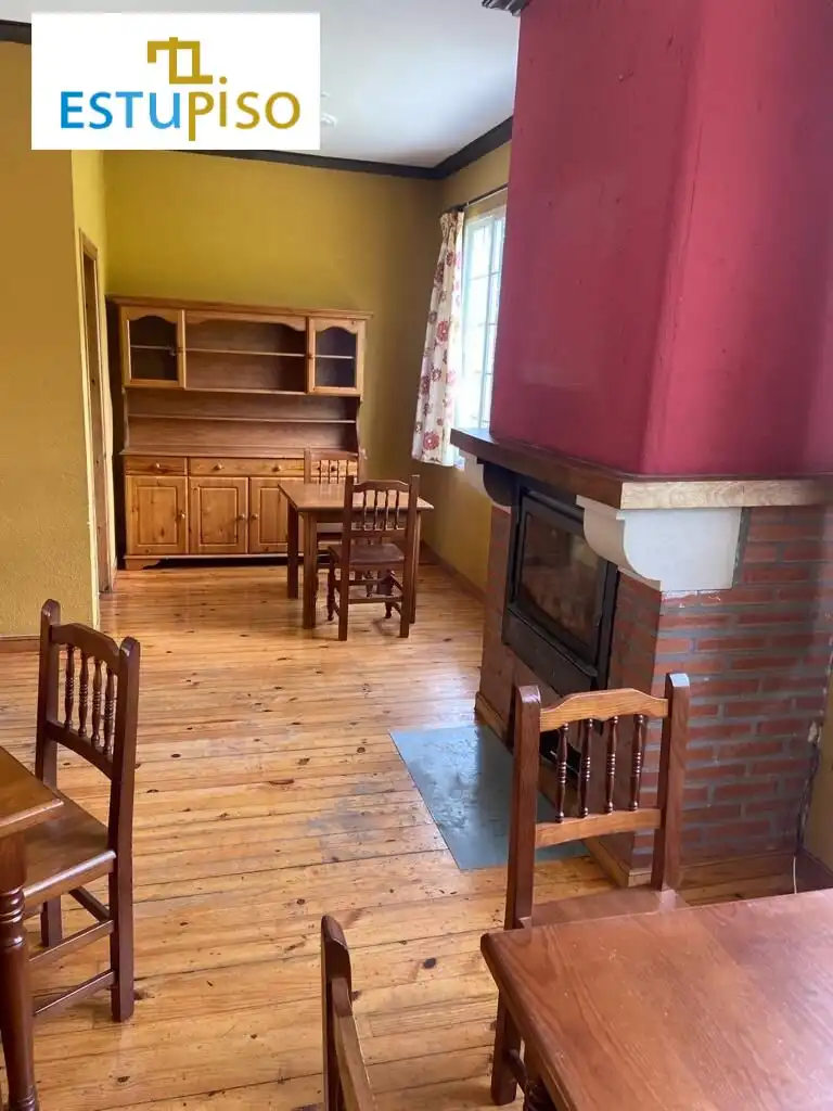 Esszimmer von Geschaftsraum zum Verkauf in Matallana de Torío mit Möbliert