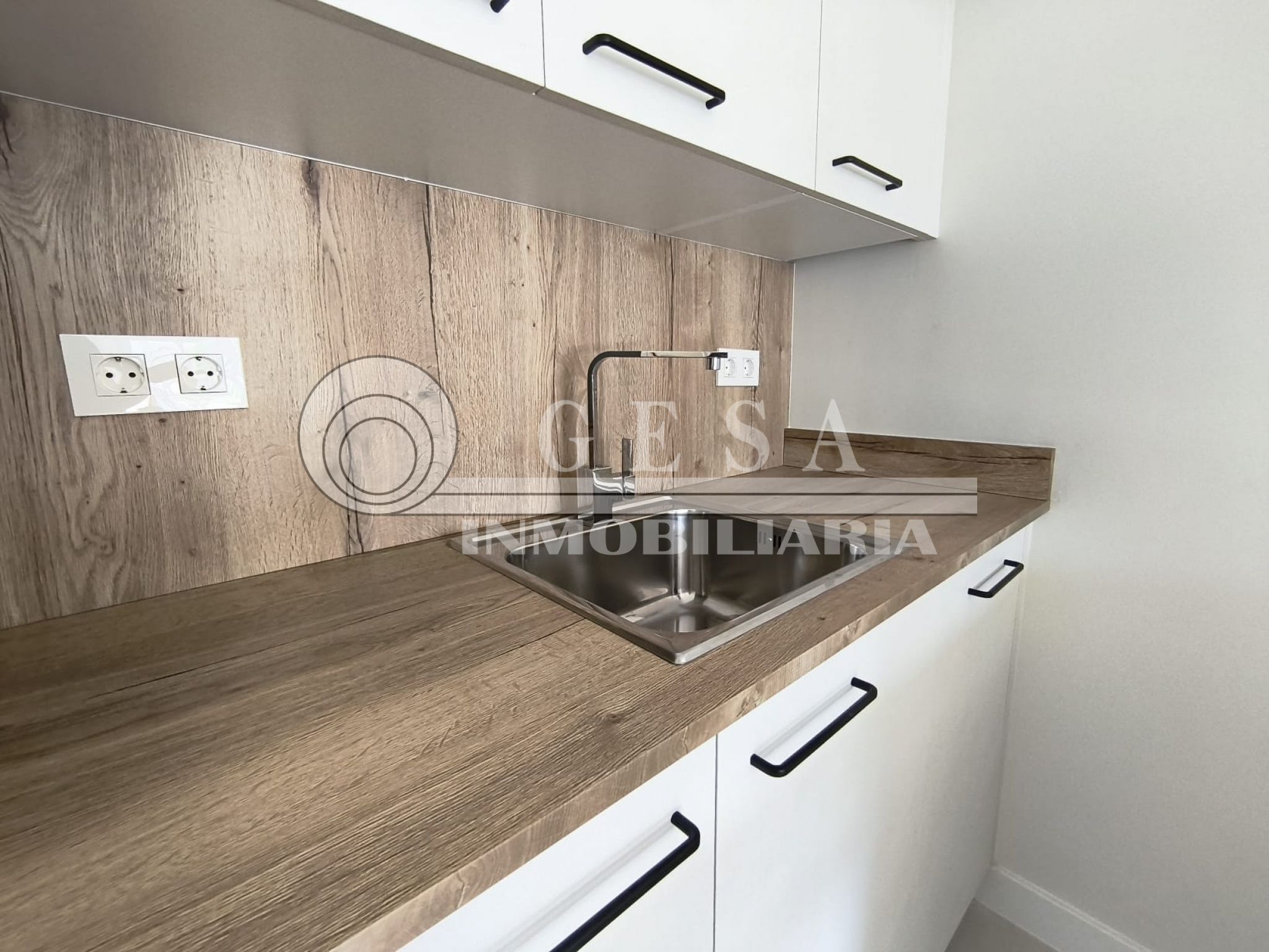 Flat for sale in Laguna Beach