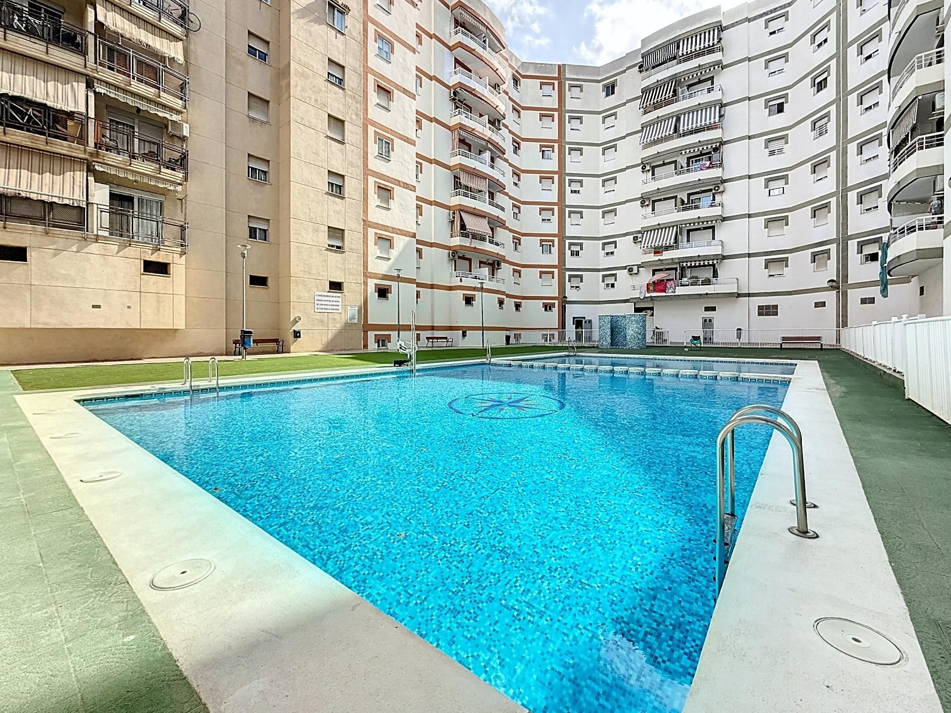 Piscina de Pis en venda en San Vicente del Raspeig / Sant Vicent del Raspeig amb Aire condicionat, Jardí privat i Balcó