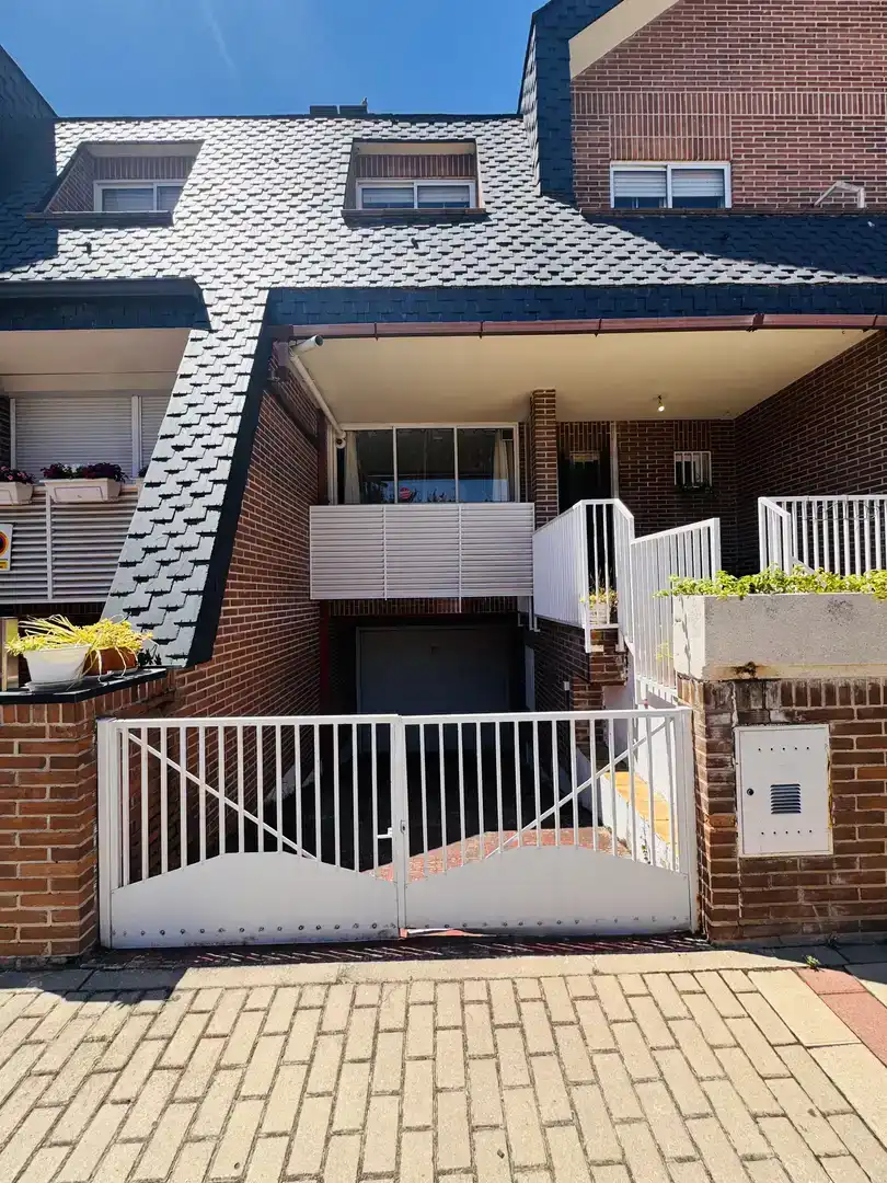 Vista exterior de Casa o xalet en venda en Valladolid amb Parquet, Traster i Moblat