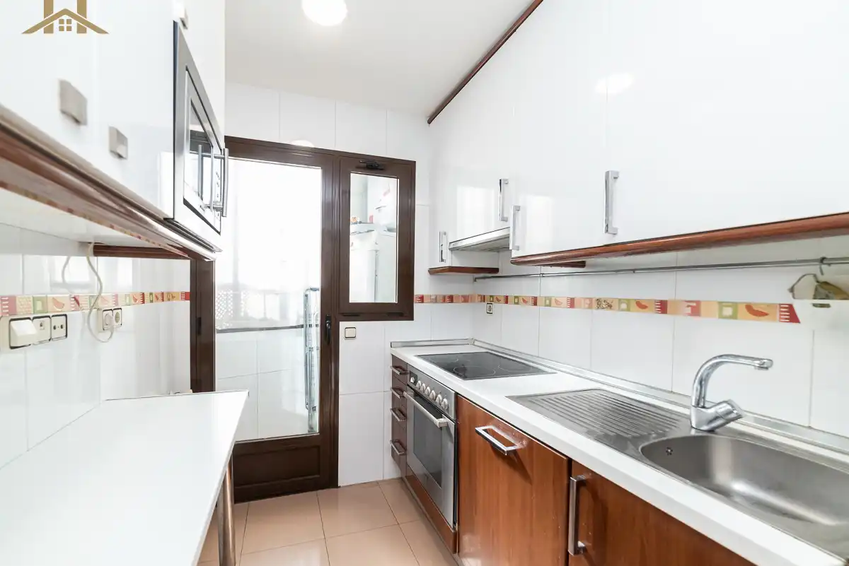 Küche von Wohnung zum Verkauf in Villaviciosa de Odón mit Klimaanlage, Abstellraum und Balkon