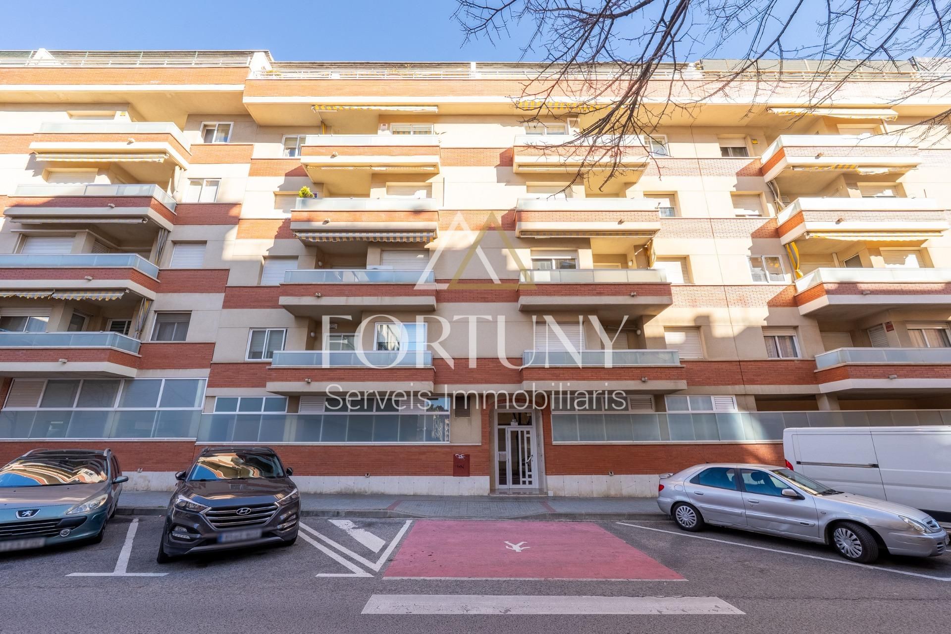 Außenansicht von Wohnung zum Verkauf in Reus mit Klimaanlage, Terrasse und Abstellraum