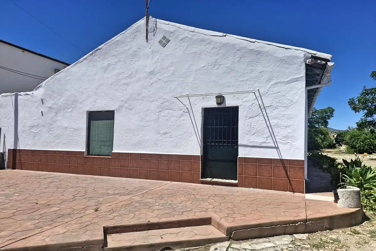 Vista exterior de Finca rústica en venda en Málaga amb Jardí privat, Terrassa i Traster