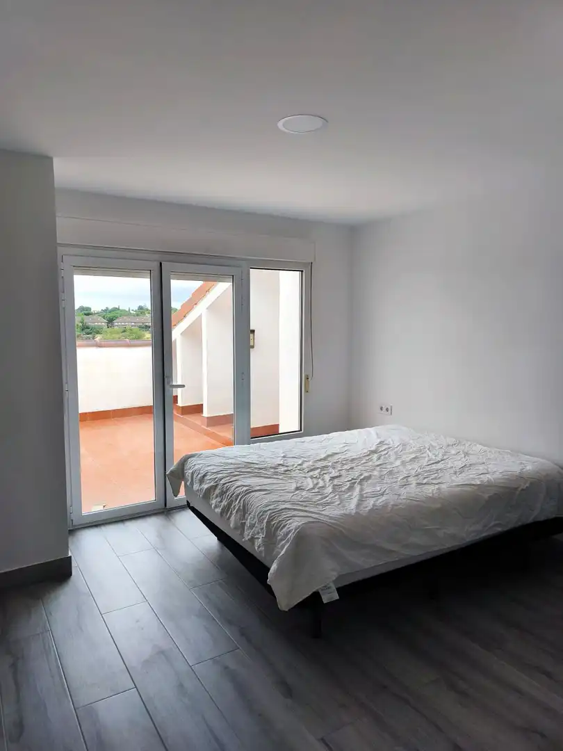 Bedroom of Flat for share in Villaviciosa de Odón  with Air Conditioner, Heating and Furnished