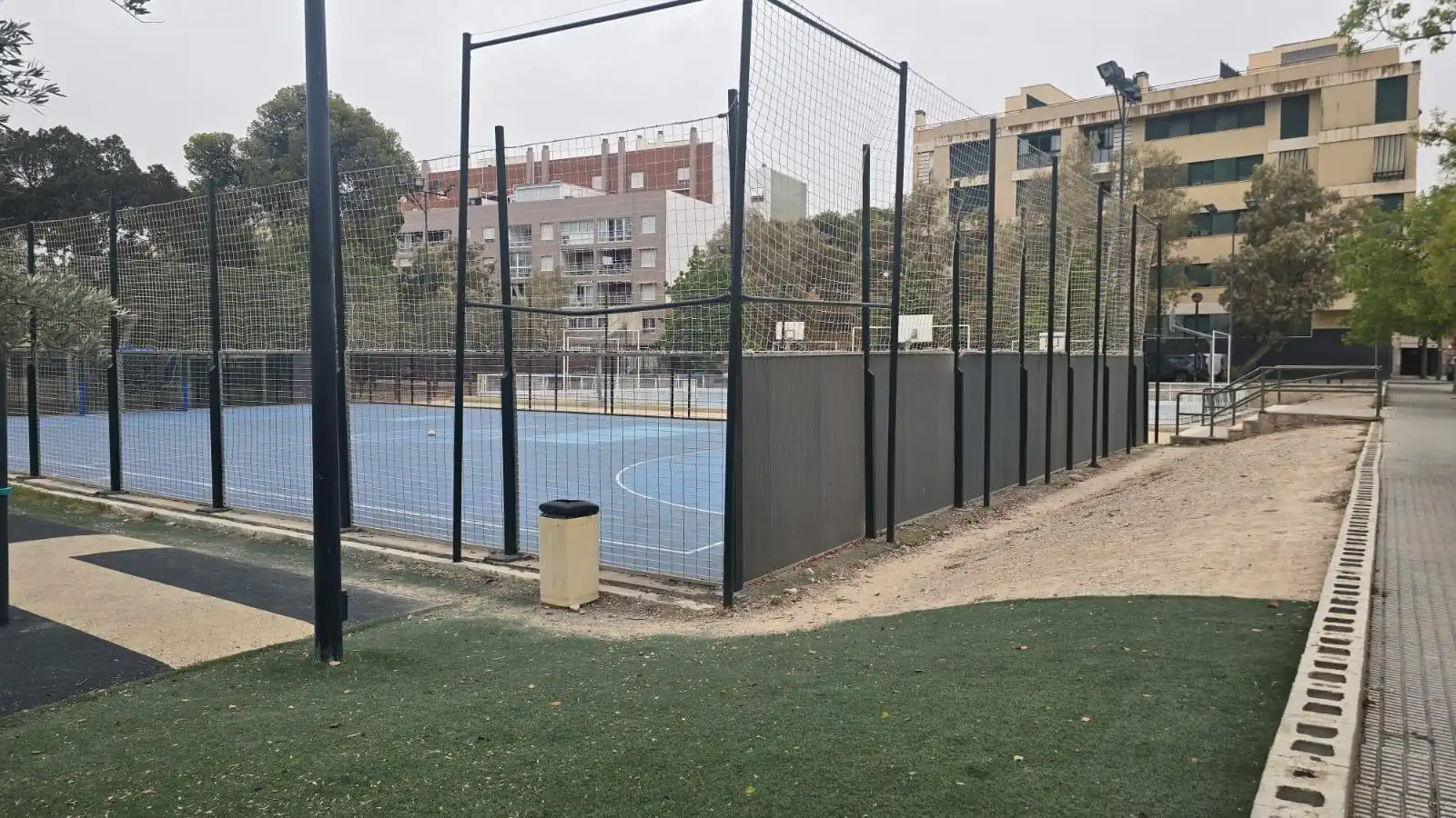 Aparcament de Pis en venda en Sant Joan d'Alacant amb Parquet, Terrassa i Piscina comunitària