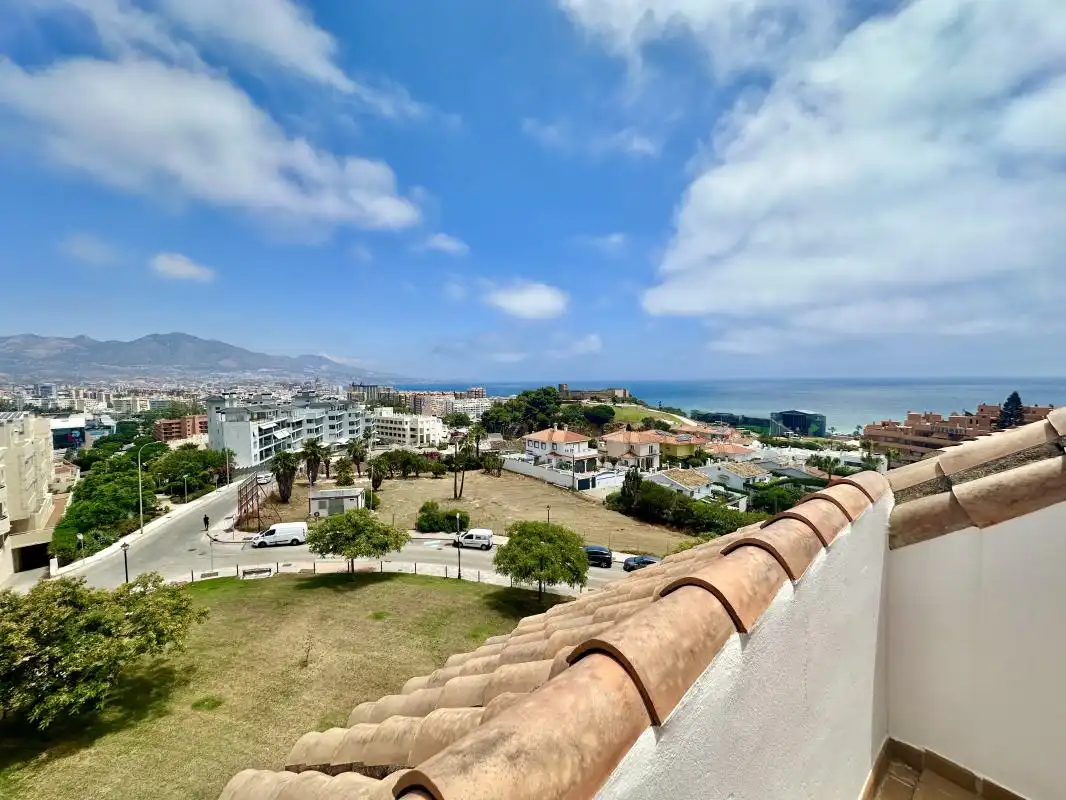 Vista exterior de Ático en venta en Fuengirola con Aire acondicionado, Calefacción y Terraza