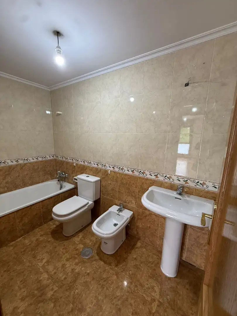 Bathroom of Flat for sale in Oviedo   with Heating