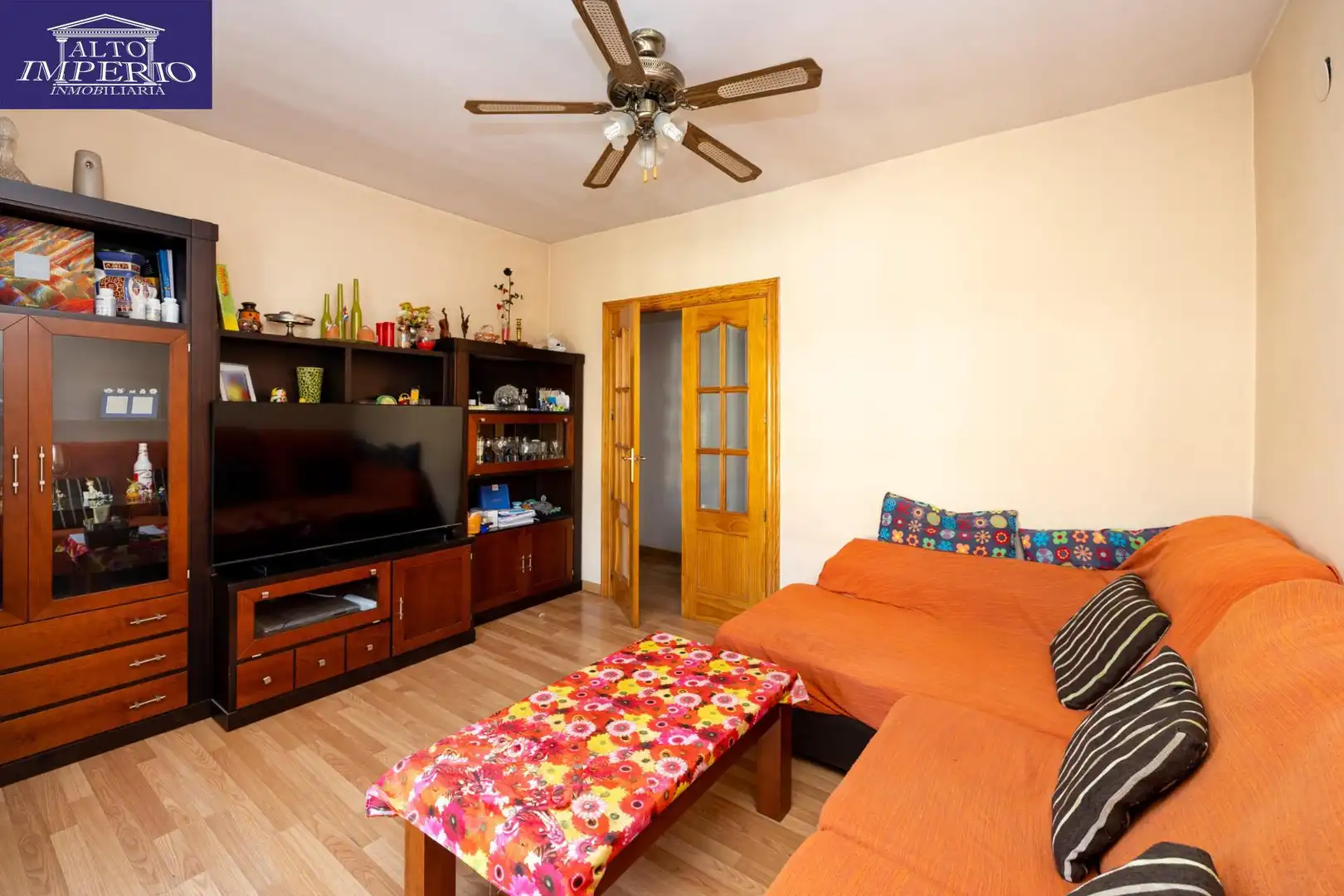Sala d'estar de Casa adosada en venda en Churriana de la Vega