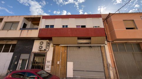 Edificio completo en venta en el centro de Cox  380 m2 construidos, local  3 viviendas