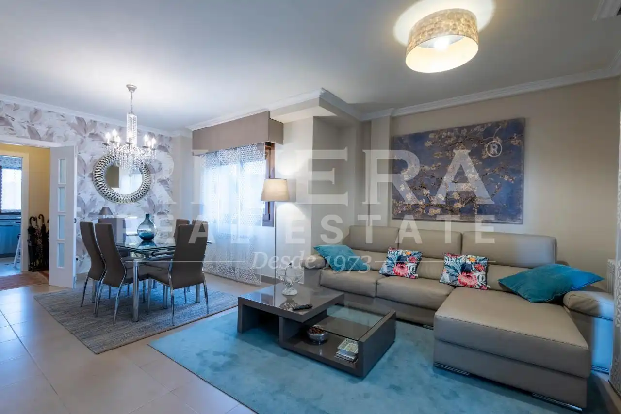 Sala de estar de Casa o chalet en venta en Sanxenxo con Calefacción, Jardín privado y Parquet