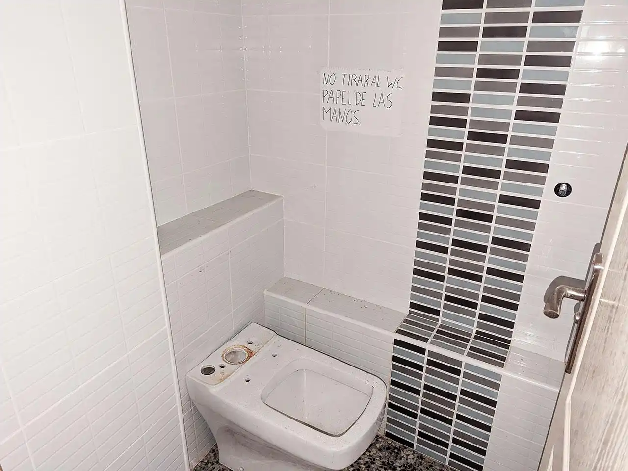 Badezimmer von Geschaftsraum zur Miete in Ulldecona