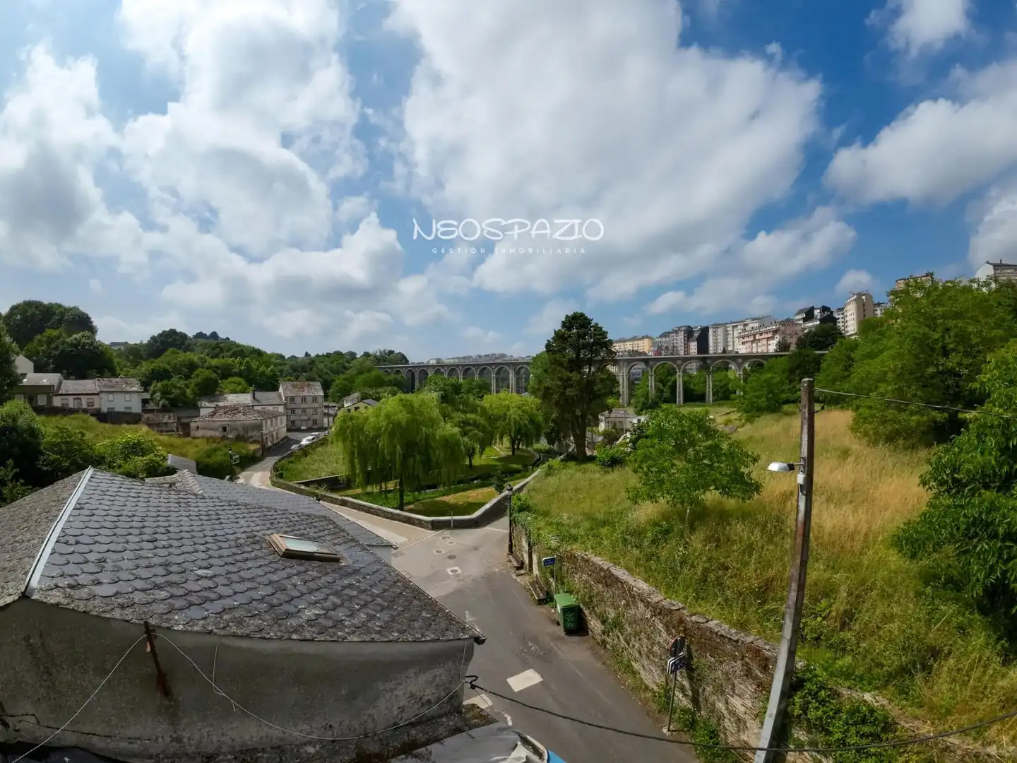 Vista exterior de Casa o xalet en venda en Lugo amb Calefacció i Terrassa