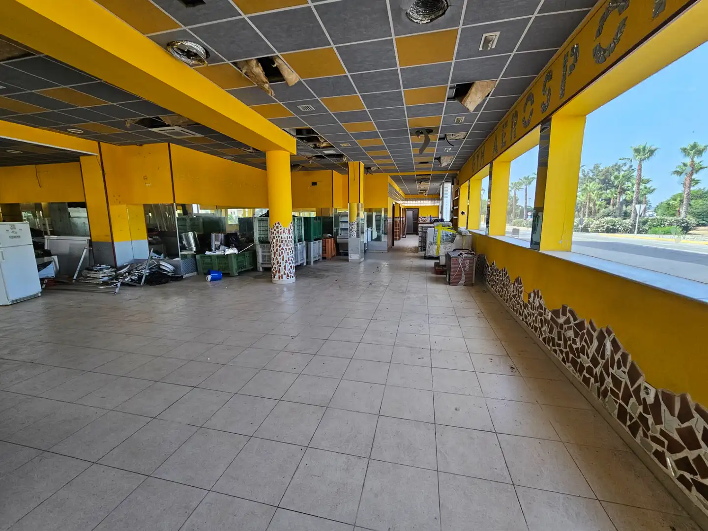 Local de alquiler en Calle Andrés Molina Moles, 26, La Algaba