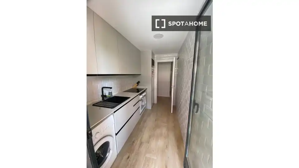 Außenansicht von Wohnung zur Miete in Madrid mit Klimaanlage, Heizung und Möbliert
