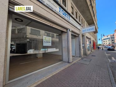 Locale commerciale in affitto a Rúa Noria