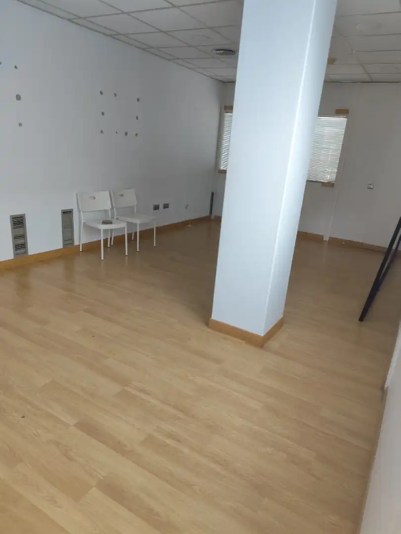 Commercial properties for rent in Urbanització Virgen de la Estrella, Camí de Paterna - Lloma del Calderer