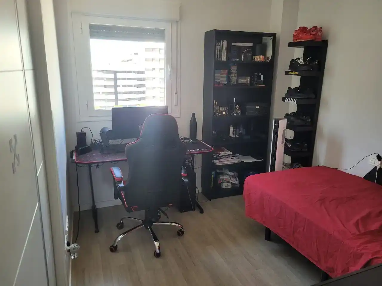 Bedroom of Flat for sale in  Sevilla Capital  with Air Conditioner and Swimming Pool