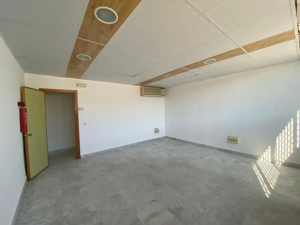 Bureau avec ascenseur à louer à Pisa