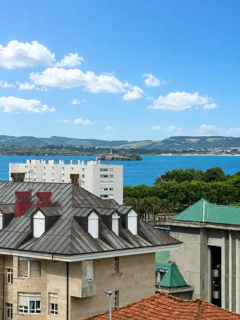 Außenansicht von Wohnung zur Miete in Santander mit Heizung, Privatgarten und Terrasse