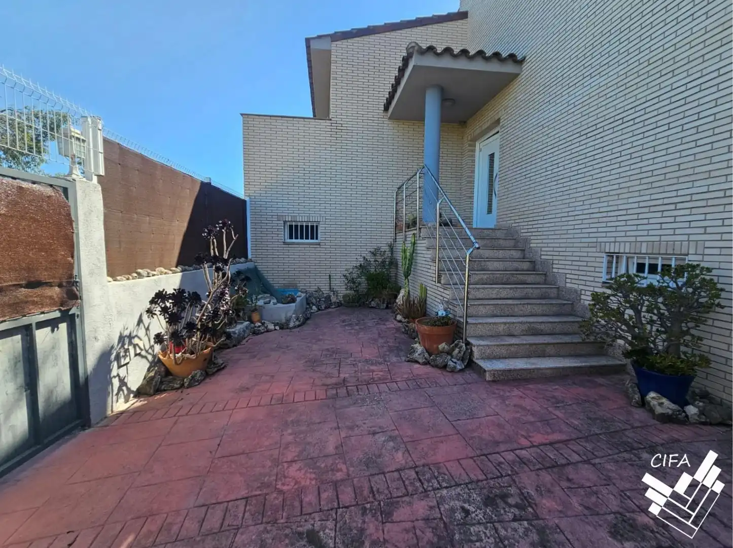Vista exterior de Casa o xalet en venda en Santa Magdalena de Pulpis amb Aire condicionat, Jardí privat i Terrassa