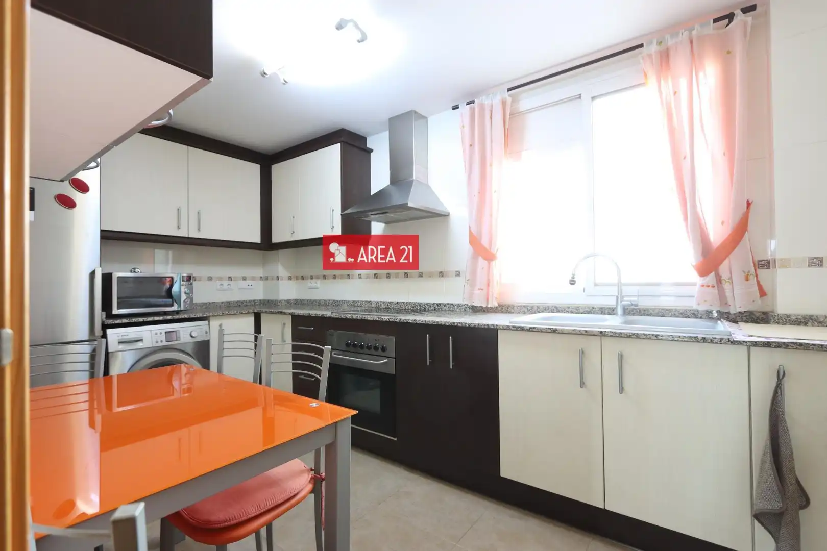 Cocina de Ático en venta en La Pobla de Vallbona con Aire acondicionado, Calefacción y Terraza