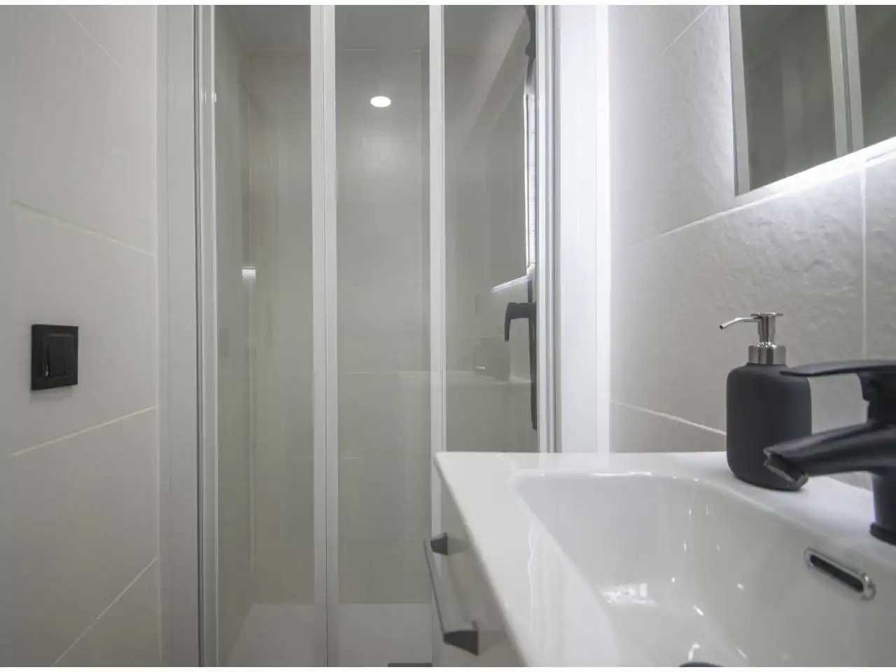 Badezimmer von Maisonette zum Verkauf in Barcelona mit Klimaanlage, Heizung und Parkett