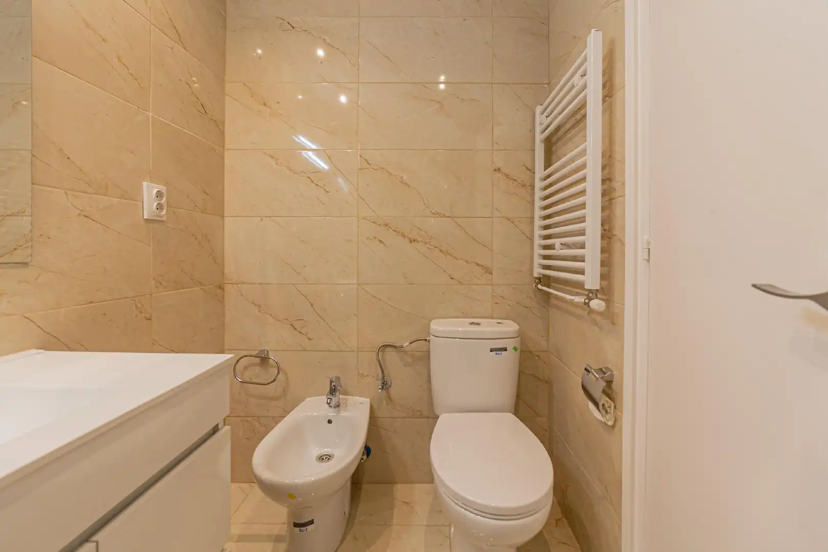 Baño de Apartamento en venta en Barcelona con Calefacción y Parquet