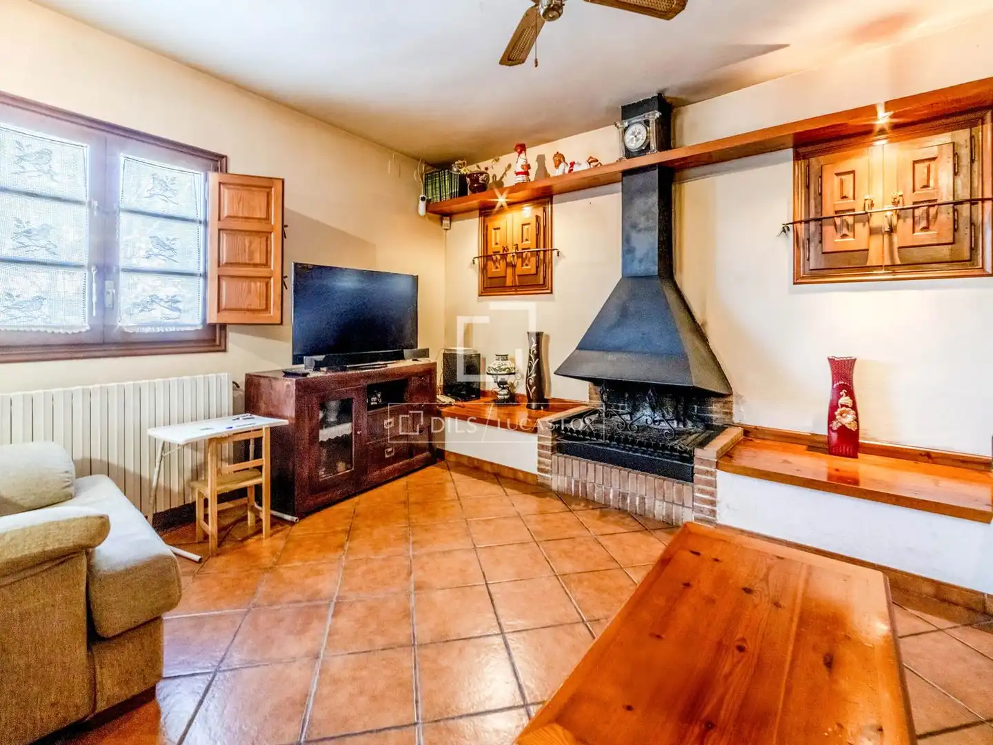 Sala d'estar de Finca rústica en venda en Castellet i la Gornal amb Jardí privat, Parquet i Terrassa