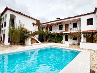 Hotel en venta en Almonaster la Real