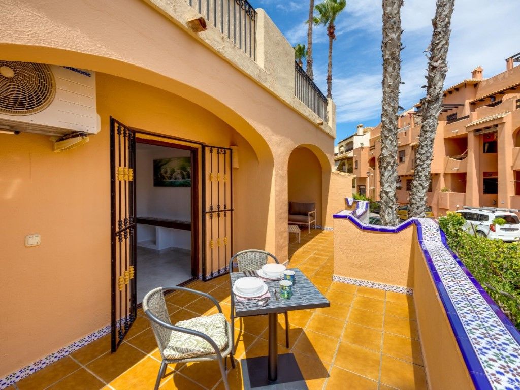 Terrassa de Apartament en venda en Torrevieja amb Aire condicionat i Moblat